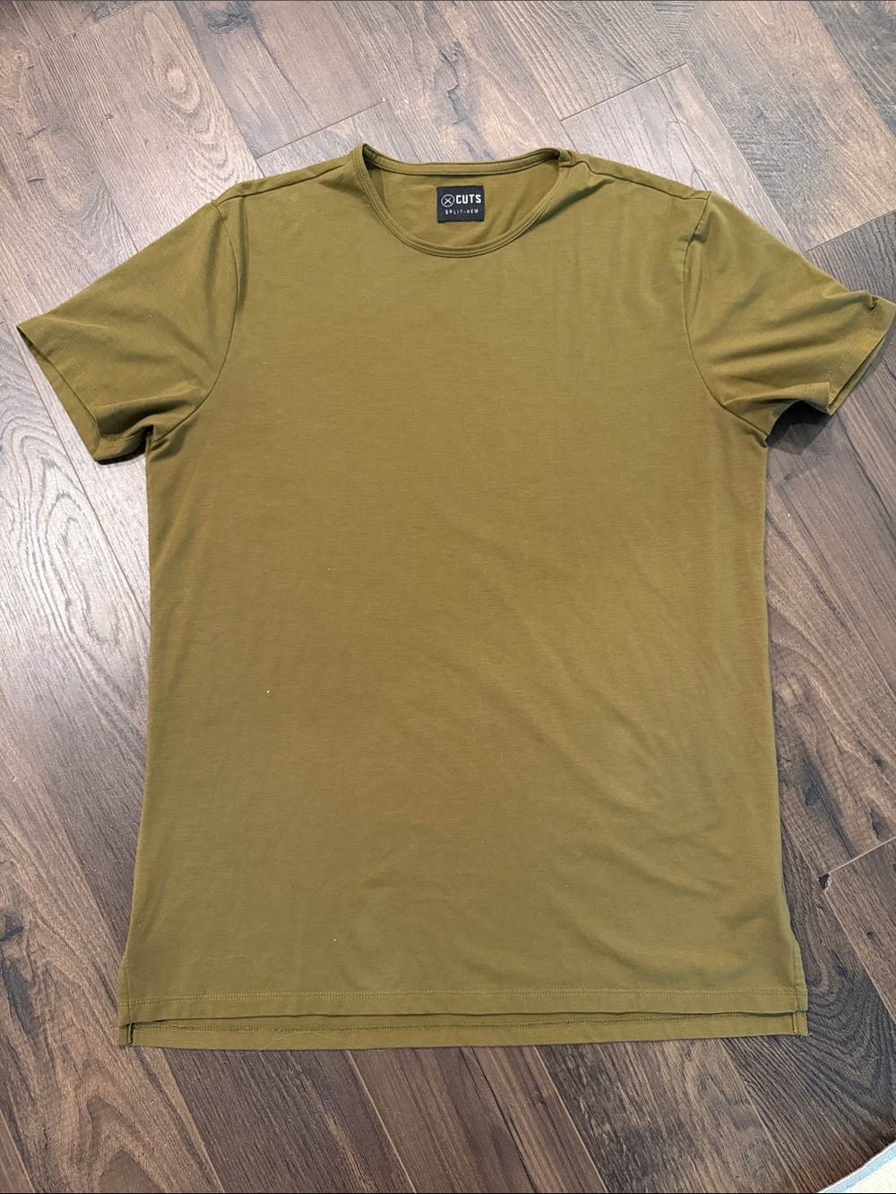Cuts Clothing - AO split hem tee - olive green - L